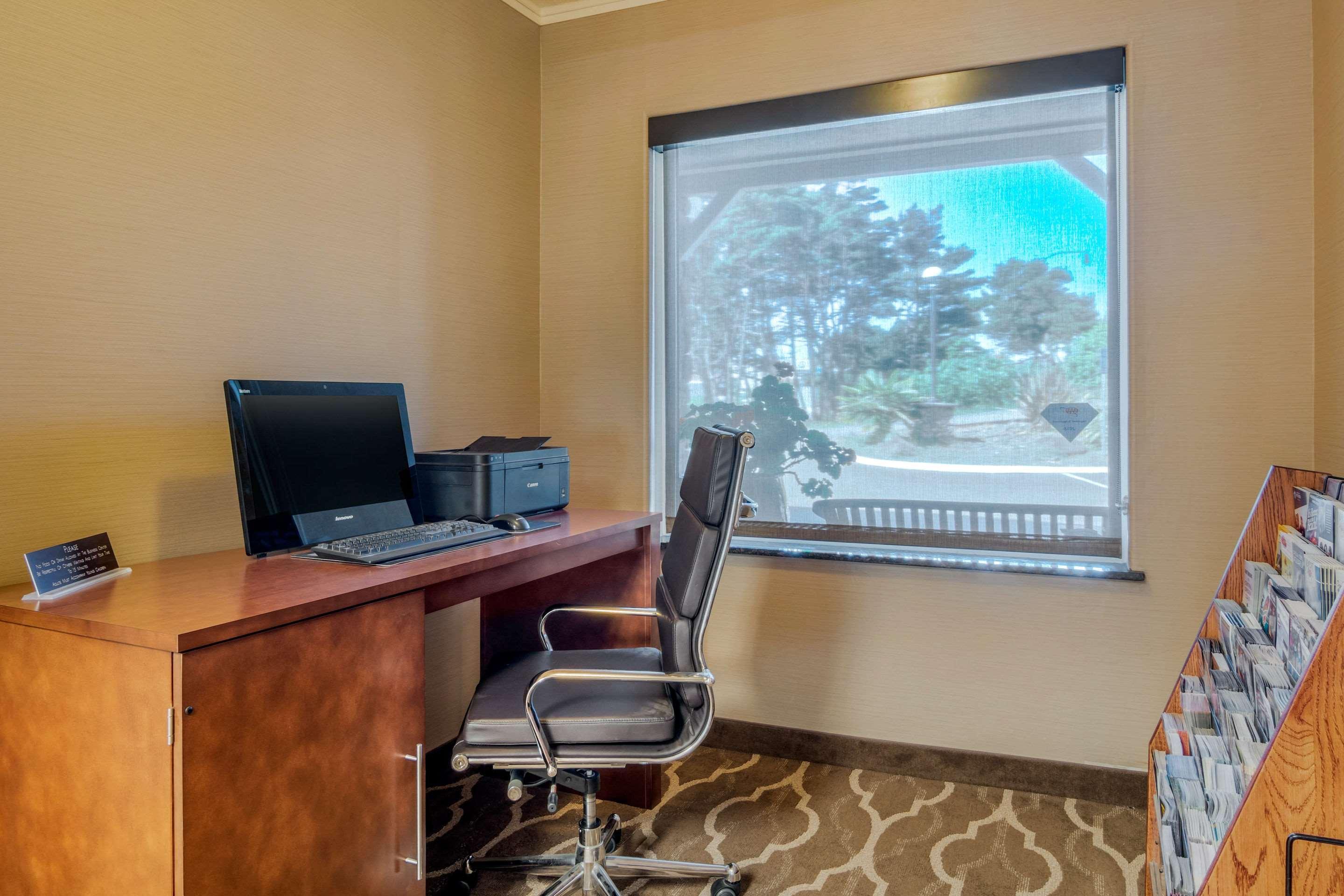 Comfort Inn & Suites Lincoln City Bagian luar foto
